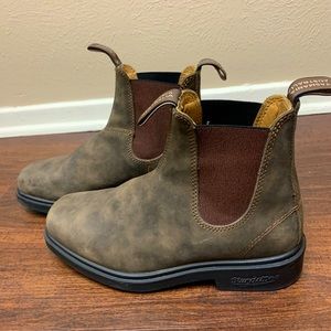Blundstone women’s rustic brown square toe Chelsea boots